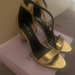 Women’s size 8 gold dressy sandal